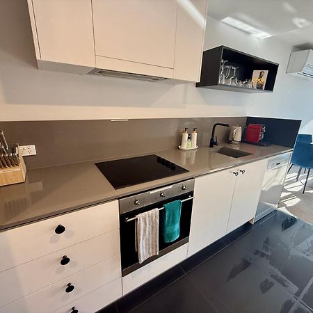 Midnight Luxe 1Br 1Bath Apartment 104 In The Heart Of Braddon Pool Sauna Secure Parking Wine Wifi Canberra Exterior foto
