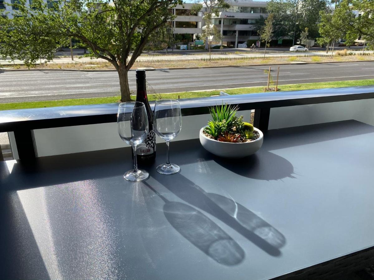 Midnight Luxe 1Br 1Bath Apartment 104 In The Heart Of Braddon Pool Sauna Secure Parking Wine Wifi Canberra Exterior foto