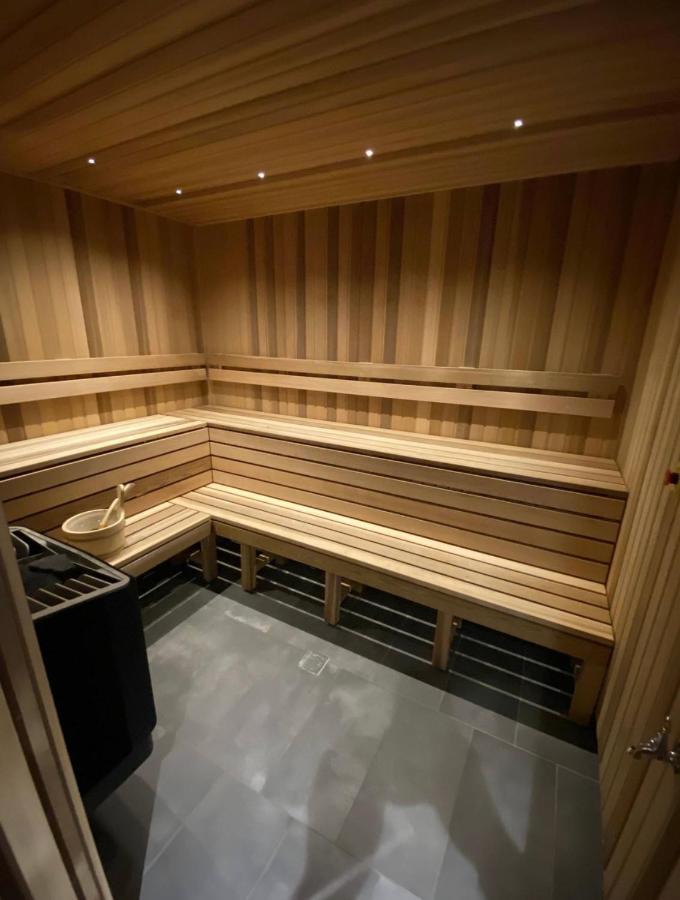 Midnight Luxe 1Br 1Bath Apartment 104 In The Heart Of Braddon Pool Sauna Secure Parking Wine Wifi Canberra Exterior foto