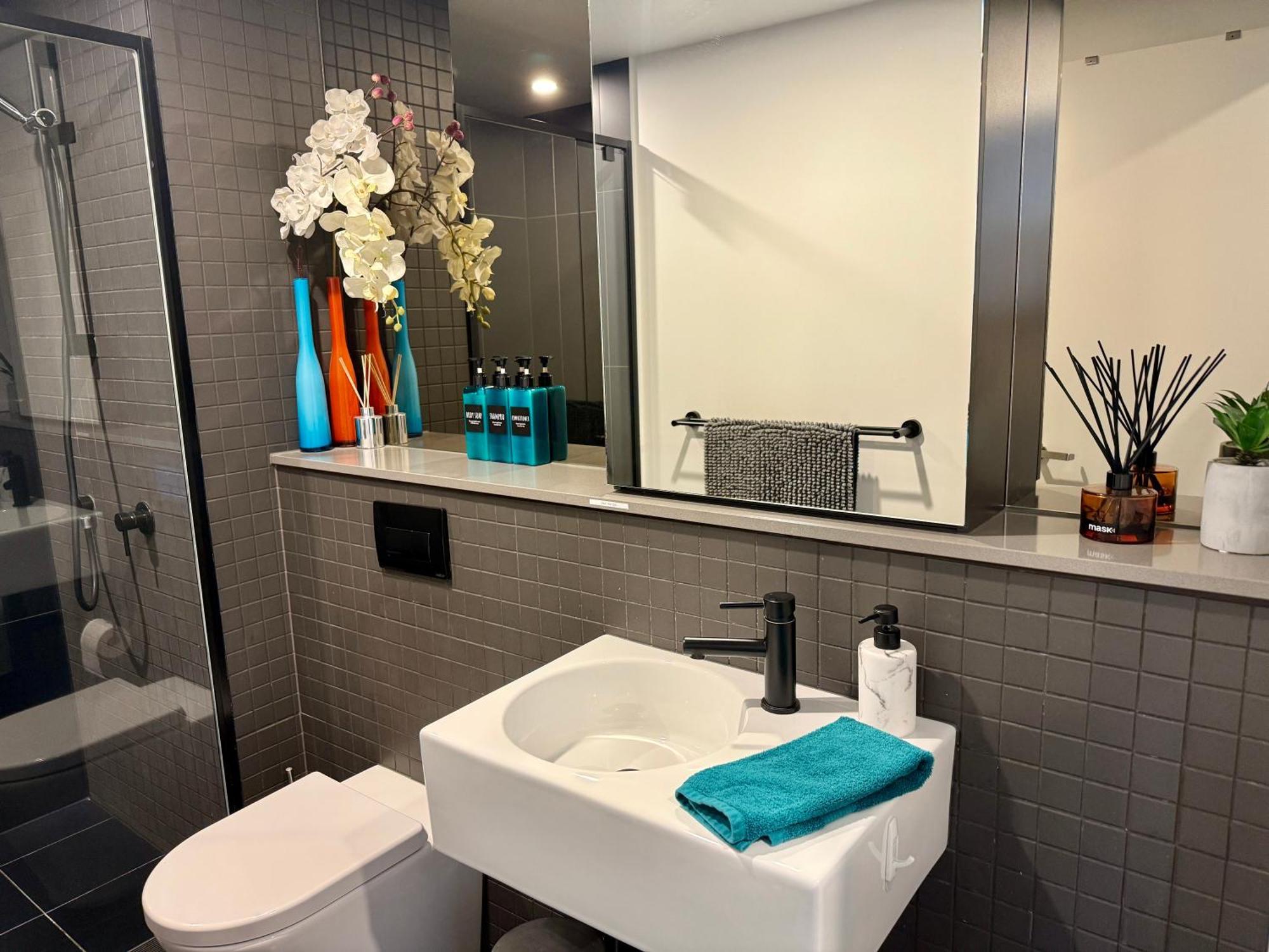 Midnight Luxe 1Br 1Bath Apartment 104 In The Heart Of Braddon Pool Sauna Secure Parking Wine Wifi Canberra Exterior foto