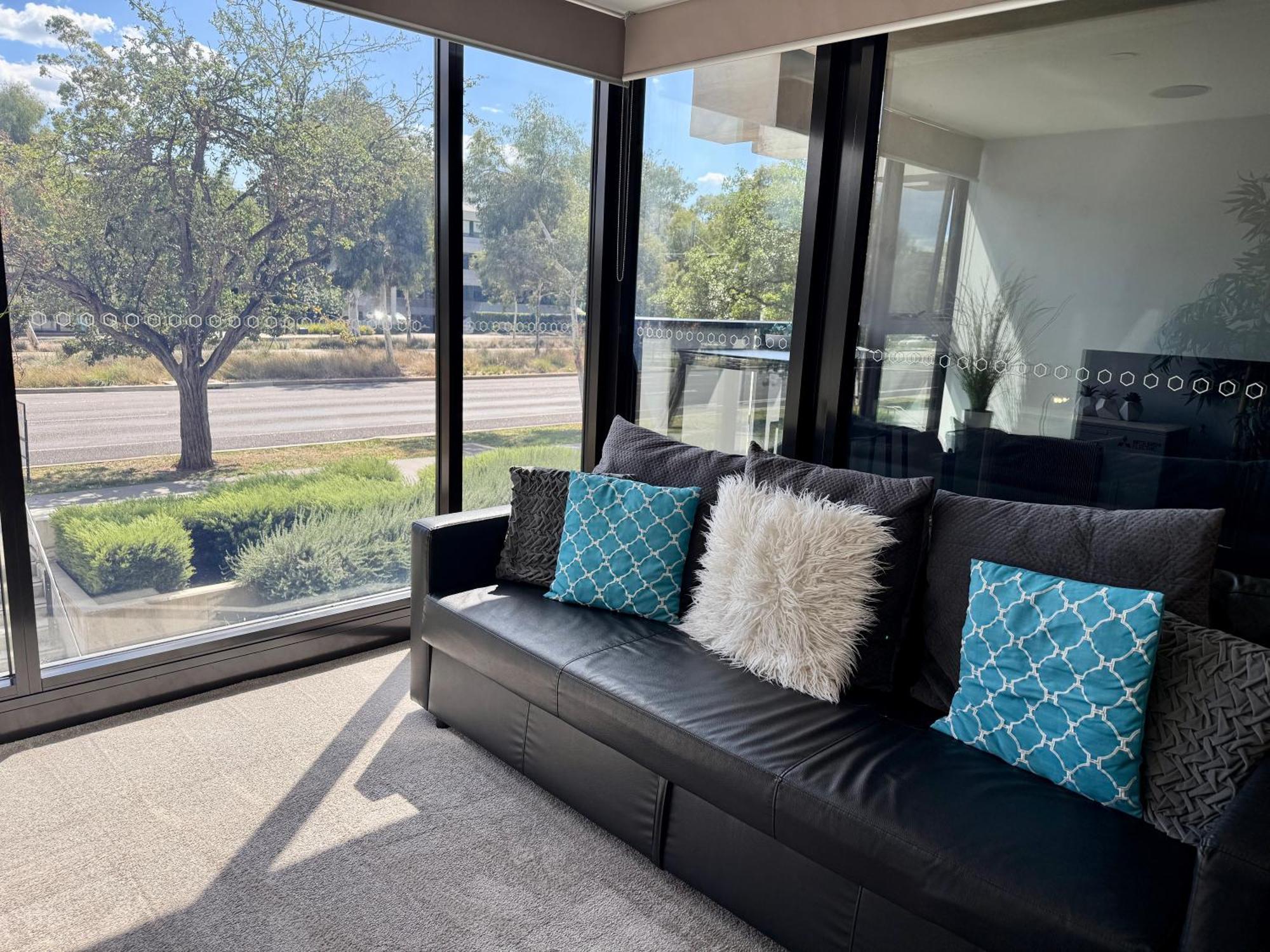 Midnight Luxe 1Br 1Bath Apartment 104 In The Heart Of Braddon Pool Sauna Secure Parking Wine Wifi Canberra Exterior foto