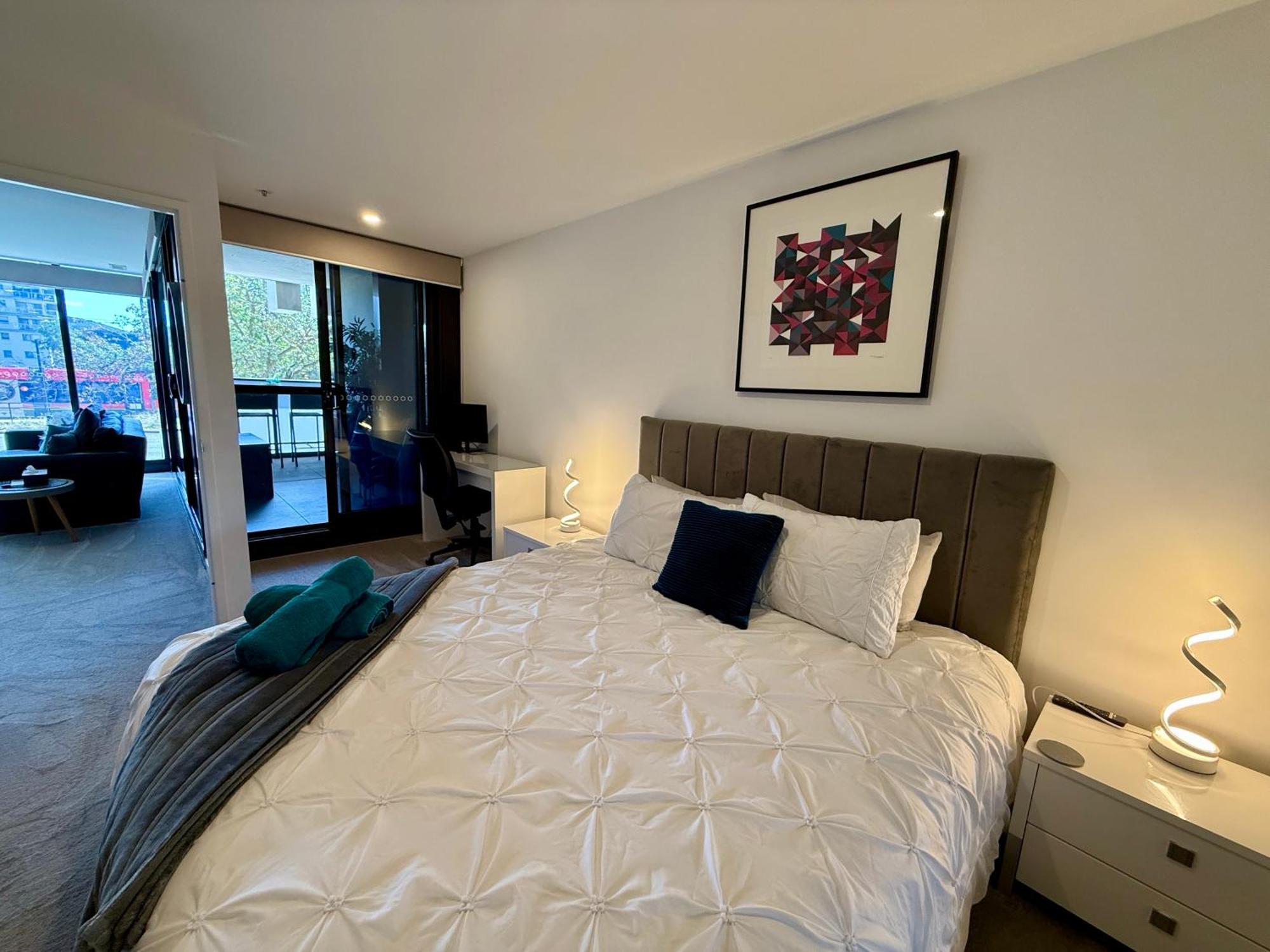 Midnight Luxe 1Br 1Bath Apartment 104 In The Heart Of Braddon Pool Sauna Secure Parking Wine Wifi Canberra Exterior foto