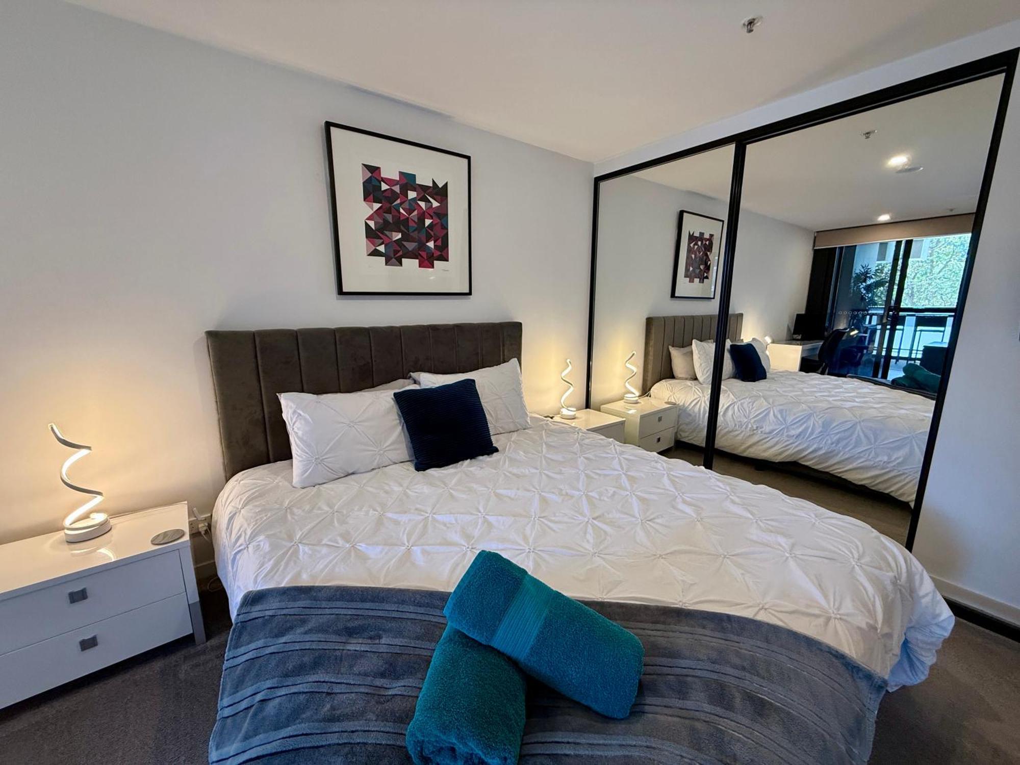 Midnight Luxe 1Br 1Bath Apartment 104 In The Heart Of Braddon Pool Sauna Secure Parking Wine Wifi Canberra Exterior foto